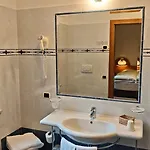 Roy Hotel